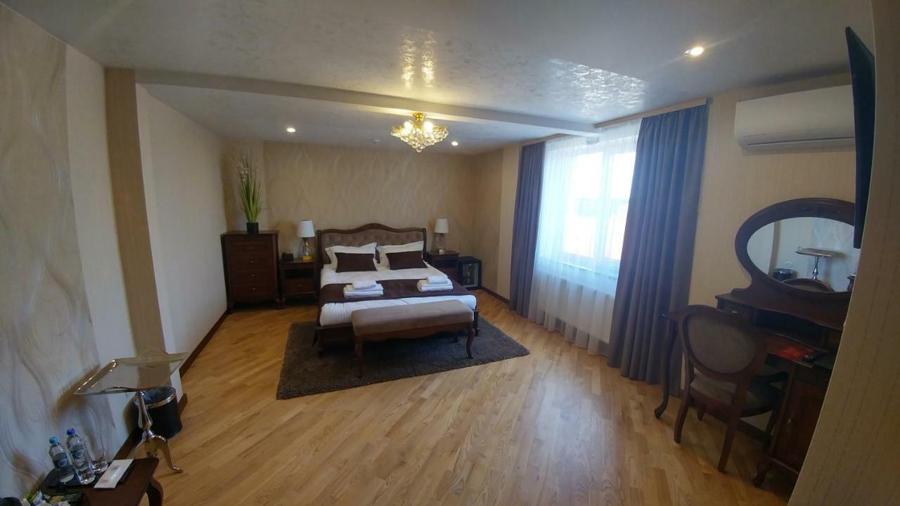 Hotel Meridian Brody Exterior foto